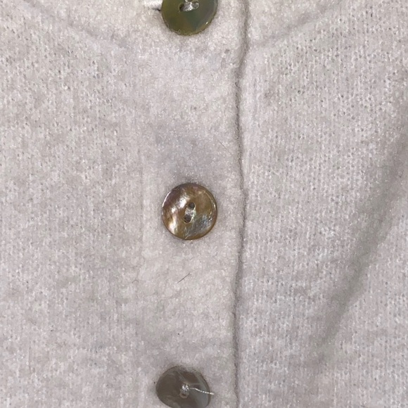 Aritzia Wilfred Free cropped button up crème sweater. - Picture 3 of 3